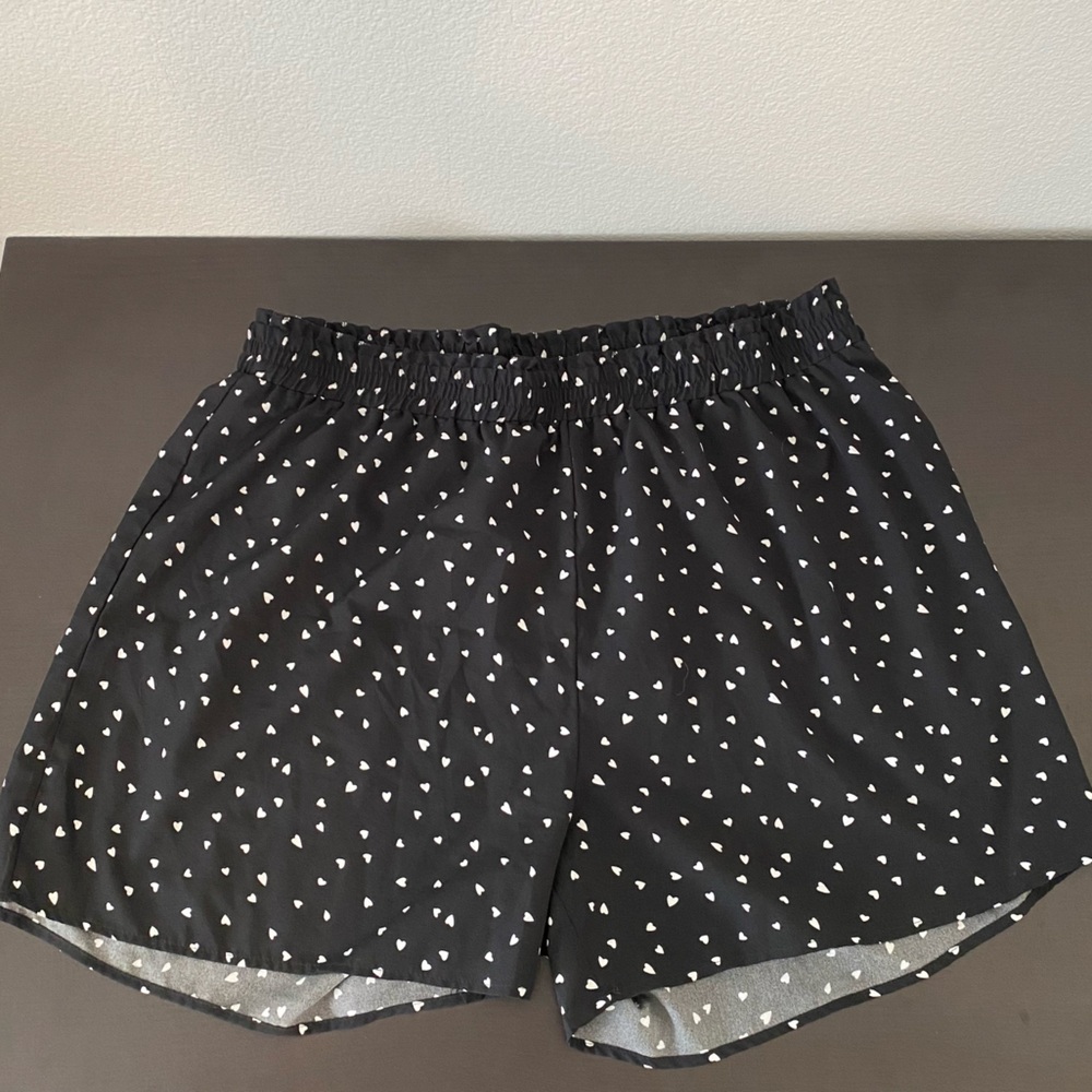 EUC Black Heart Print Elastic Waist Shorts